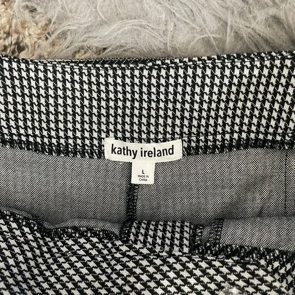 kathy ireland Women’s Black and White Houndstooth Trousers - Picture 7 of 13